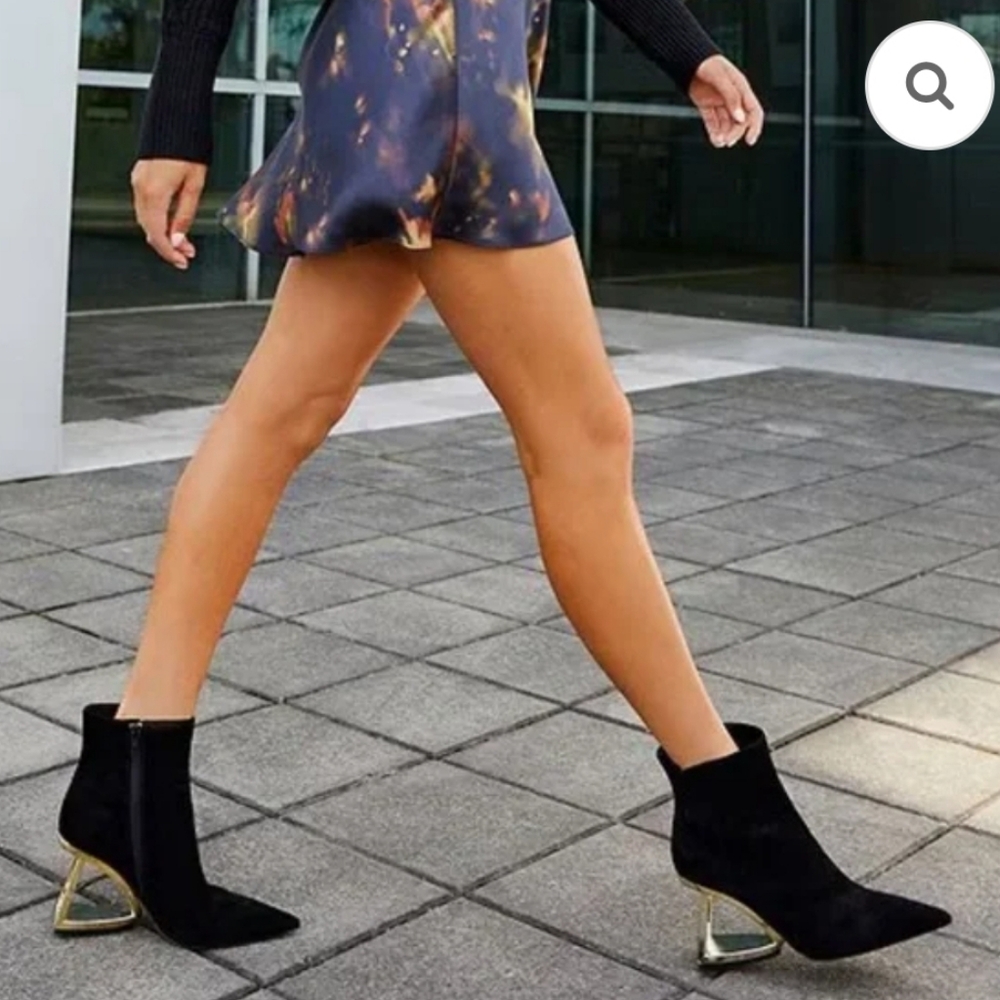 NEW Gianni Bini, the Harrison Suede Architectural Wedge Booties Size 5.5